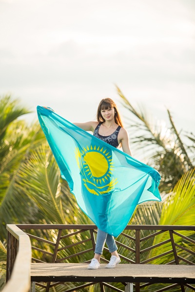 Sabina đẹp như thiên thần trong gala Bình Minh Phương Đông - 5 Sabina lưu lại những khoảnh khắc đẹp tại Nha Trang, Việt Nam