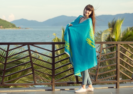 Sabina đẹp như thiên thần trong gala Bình Minh Phương Đông - 7 Sabina lưu lại những khoảnh khắc đẹp tại Nha Trang, Việt Nam