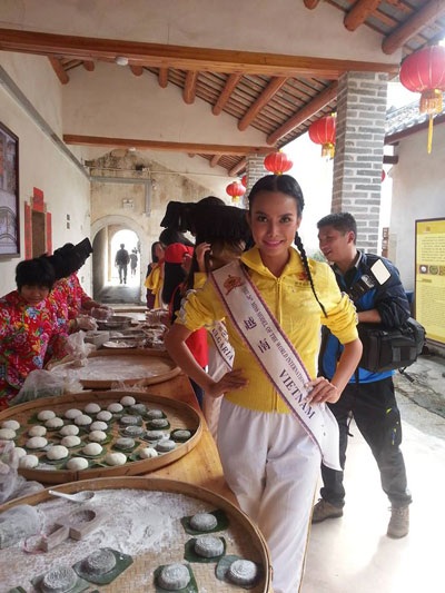 Phạm Thị Kim Thi chuẩn bị cho đêm chung kết “Người mẫu Thế giới” - 3 Một số hình ảnh Phạm Thị Kim Thi tại Trung Quốc