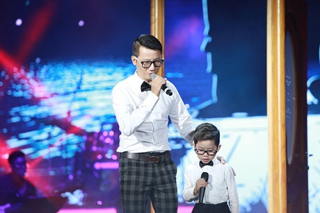 Hoàng Bách gây ấn tượng khi hát cùng "bé con" trên sân khấu - 7 <b style=mso-bidi-font-weight:
normal>Hà Thanh
