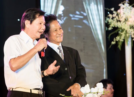 Chế Linh lại “đốn” tim khán giả nữ bởi vẻ phong tình, lãng mạn - 4 Chế Linh có đêm diễn thành công