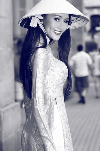 Siêu mẫu Lâm Thùy Anh hóa thân thành thiếu nữ Sài Gòn xưa - 9 <b style=mso-bidi-font-weight:
normal>Hà Thanh