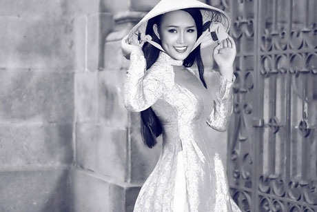 Siêu mẫu Lâm Thùy Anh hóa thân thành thiếu nữ Sài Gòn xưa - 10 <b style=mso-bidi-font-weight:
normal>Hà Thanh