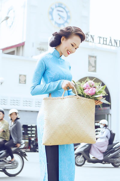 Siêu mẫu Lâm Thùy Anh hóa thân thành thiếu nữ Sài Gòn xưa - 2 <b style=mso-bidi-font-weight:
normal>Hà Thanh