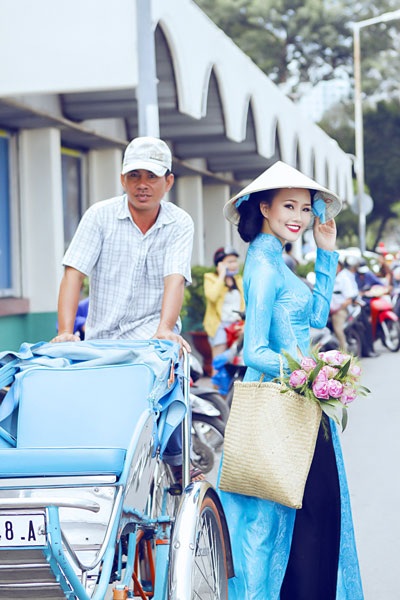 Siêu mẫu Lâm Thùy Anh hóa thân thành thiếu nữ Sài Gòn xưa - 4 <b style=mso-bidi-font-weight:
normal>Hà Thanh