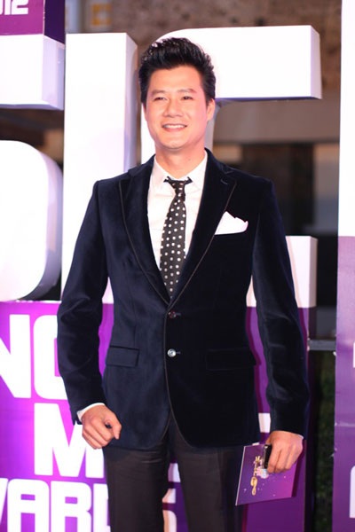 Lệ Quyên thắp lửa yêu thương trong đêm nhạc xưa - 2 Quang Dũng