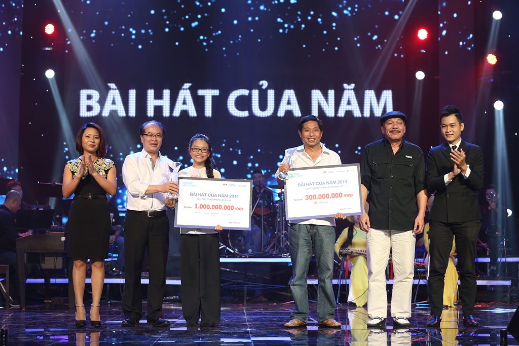 Hồ Ngọc Hà biểu diễn “đốt nóng” sân khấu Gala Bài hát yêu thích - 10 Thể hiện ca khúc Mẹ tôi trong liveshow tháng 1,