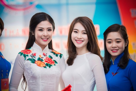Hoa hậu Ngọc Hân, Thu Thảo khoe nhan sắc lộng lẫy - 12 Hà Thanh