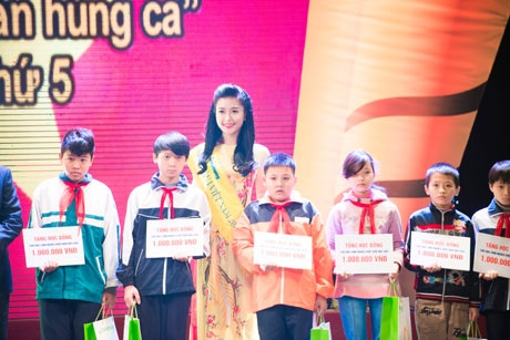 Hoa hậu Ngọc Hân hội ngộ Á hậu Huyền My tại Hà Nội - 3 Á hậu Việt Nam 2014 Huyền My xuất hiện với vai trò Đại sứ nhân ái