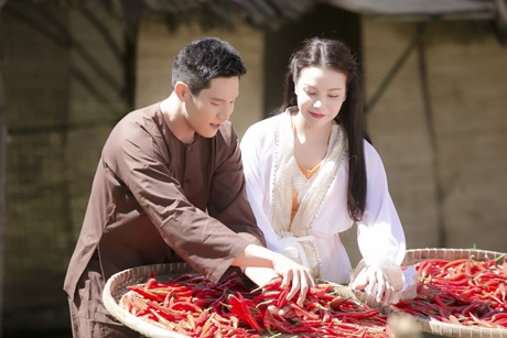 Trà Ngọc Hằng bị ói mửa khi mạo hiểm quay cảnh bay lượn - 2 Một số cảnh quay lãng mạn trong MV (Ảnh: Huy Bình, Trang điểm: Phú Nguyễn)