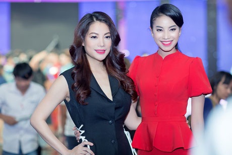 Á hậu Phạm Hương rạng rỡ bên Trương Ngọc Ánh - 4 Người đẹp chụp ảnh cùng giám khảo cuộc thi Trươ