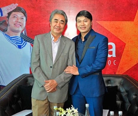 Chàng kiến trúc sư gửi tình yêu nhạc cháy bỏng đến “Nơi đảo xa” - 2 Lê Tiến Ngọc và NSND Quang Thọ tại buổi ra mắt CD Nơi đảo xa tại Hà Nội
