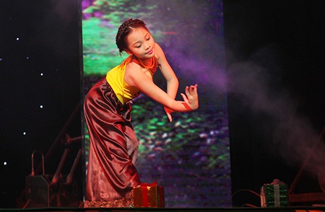 Thần đồng đánh trống Nguyễn Trọng Nhân đăng quang Nhí tài năng 2014 - 5 Màn biểu diễn thăng hoa của cậu bé Nguyễn Trọng Nhân, 7 tuổi