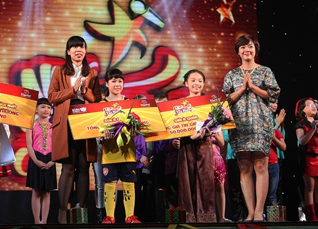 Thần đồng đánh trống Nguyễn Trọng Nhân đăng quang Nhí tài năng 2014 - 9 Trong đó có bé Thái An, con gái ca sỹ Thái Thùy Linh