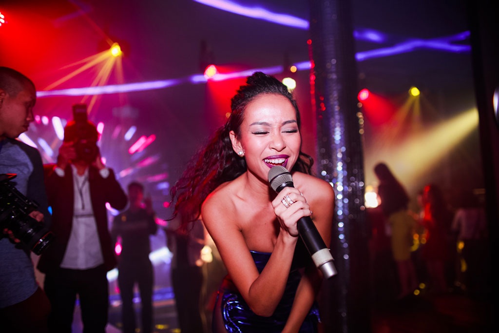 Thảo Trang biểu diễn sôi động tại Đà Nẵng - 2 <b style=mso-bidi-font-weight:
normal>Hà Thanh