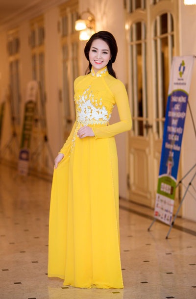 Á hậu Thụy Vân duyên dáng trong tà áo dài - 3 <b style=mso-bidi-font-weight:
normal>Hà Thanh