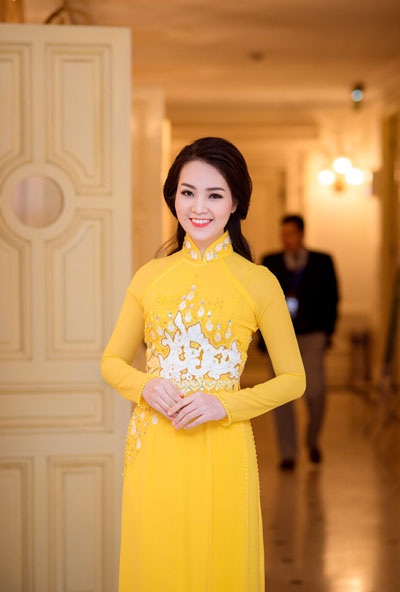 Á hậu Thụy Vân duyên dáng trong tà áo dài - 5 <b style=mso-bidi-font-weight:
normal>Hà Thanh