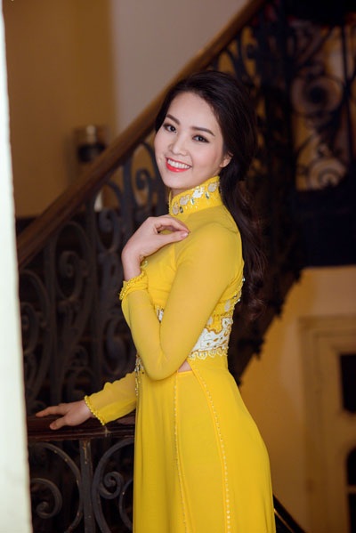 Á hậu Thụy Vân duyên dáng trong tà áo dài - 9 <b style=mso-bidi-font-weight:
normal>Hà Thanh