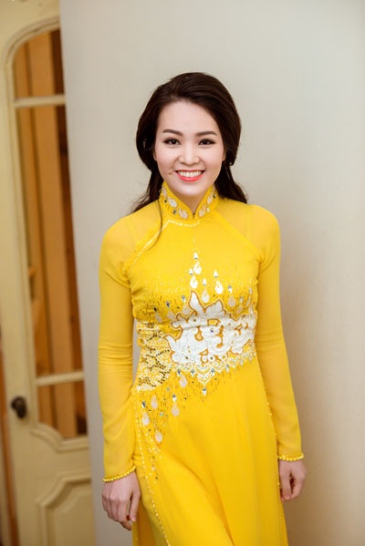 Á hậu Thụy Vân duyên dáng trong tà áo dài - 10 <b style=mso-bidi-font-weight:
normal>Hà Thanh