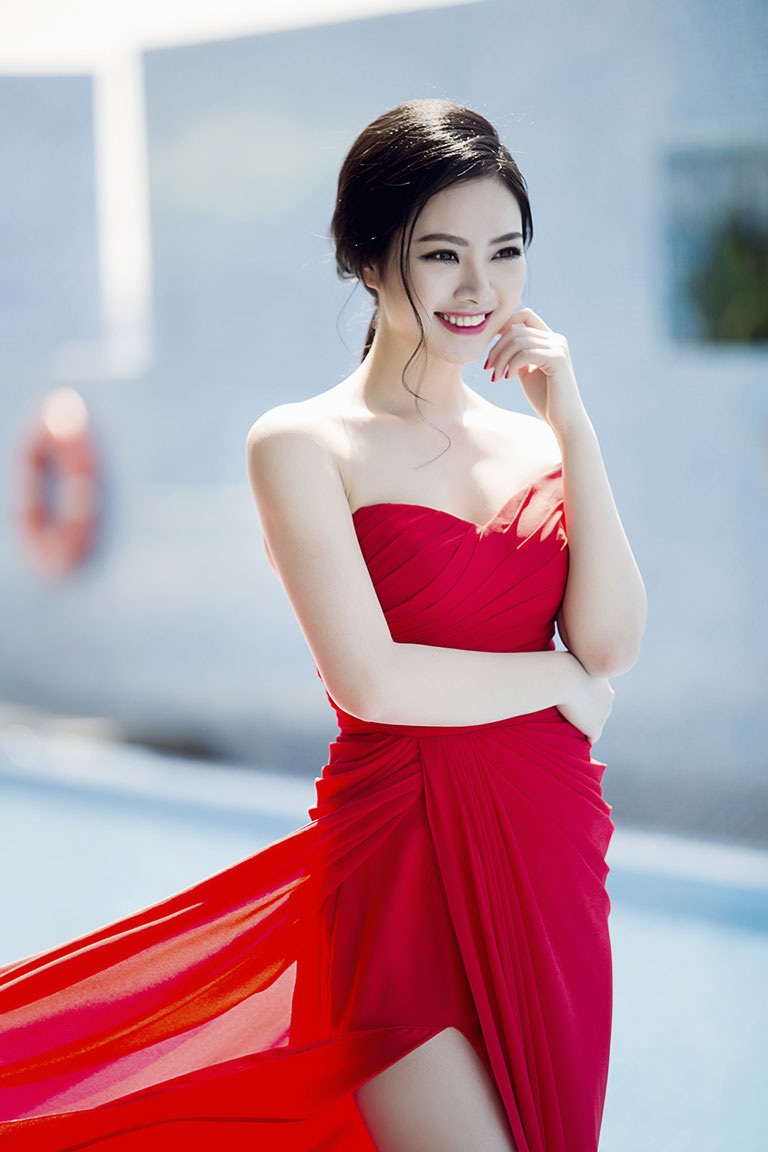 Hoa hậu Ngọc Anh rực rỡ với váy đỏ gợi cảm - 6 <b style=mso-bidi-font-weight:
normal>Hà Thanh