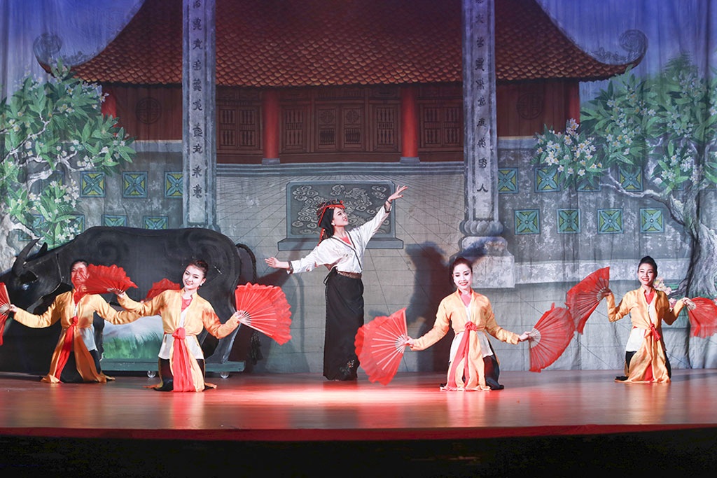 Khi các nghệ sỹ chèo...múa rối nước! - 7 <b style=mso-bidi-font-weight:
normal>Hà Thanh