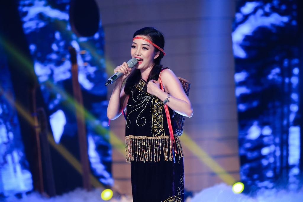 Phạm Thu Hà xinh đẹp hóa cô gái Pacô trong “Tiếng đàn Ta Lư" - 2 Nữ ca sĩ được khen đã làm mới ca khúc Tiếng đàn Ta Lư