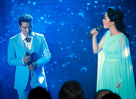Đàm Vĩnh Hưng, Phạm Thu Hà song ca bản nhạc xưa đầy cảm xúc - 4 Đàm Vĩnh Hưng song ca ngọt ngào với Phạm Thu Hà trên sân khấu