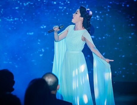 Đàm Vĩnh Hưng, Phạm Thu Hà song ca bản nhạc xưa đầy cảm xúc - 5 Đàm Vĩnh Hưng song ca ngọt ngào với Phạm Thu Hà trên sân khấu
