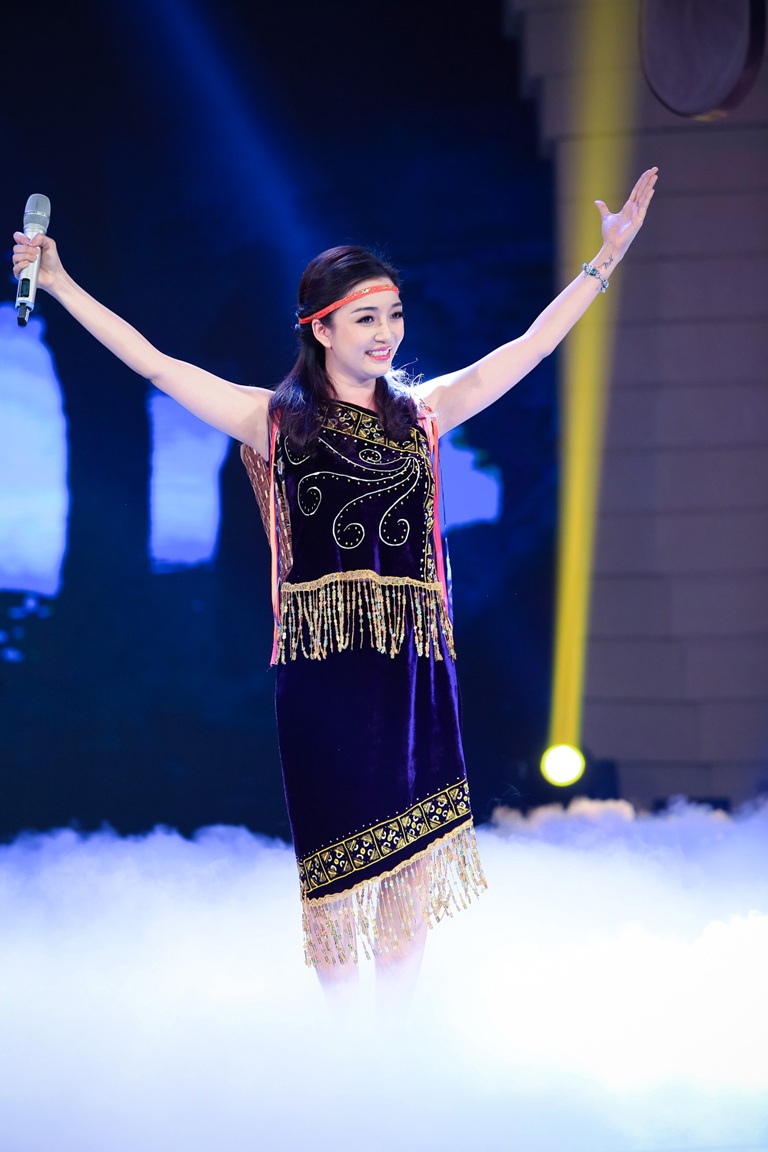 Phạm Thu Hà xinh đẹp hóa cô gái Pacô trong “Tiếng đàn Ta Lư" - 6 Một
số hình ảnh ca sĩ Phạm Thu Hà trong chương trình