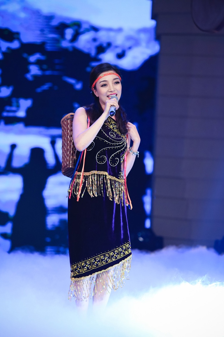 Phạm Thu Hà xinh đẹp hóa cô gái Pacô trong “Tiếng đàn Ta Lư" - 7 Một
số hình ảnh ca sĩ Phạm Thu Hà trong chương trình