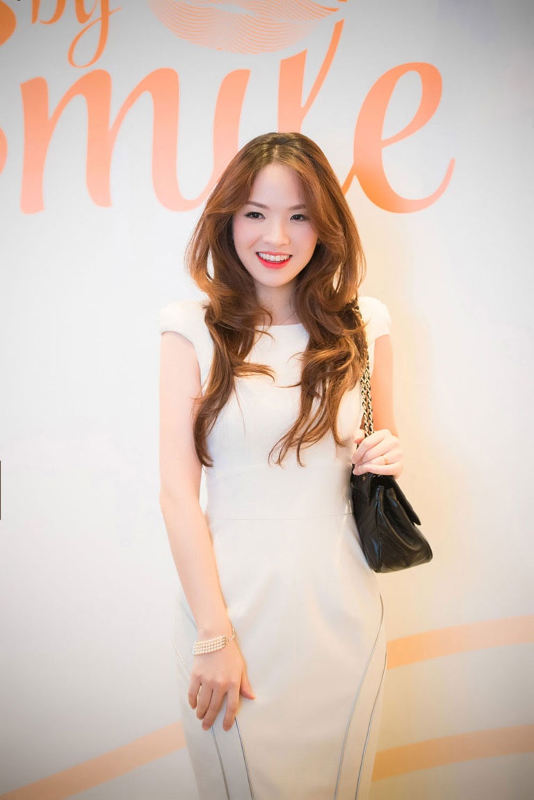 Đan Lê trang điểm rạng rỡ xuất hiện tại sự kiện chăm sóc sắc đẹp cuối tuần qua tại Hà Nội