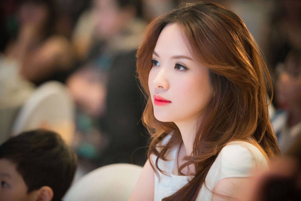 Bà mẹ hai con thu hút mọi ánh nhìn