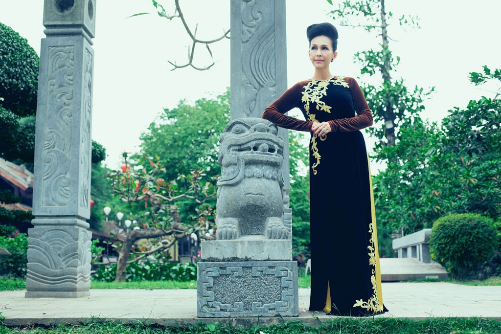 Diễn viên Diễm My quý phái trong tà áo dài Việt - 10 H.T