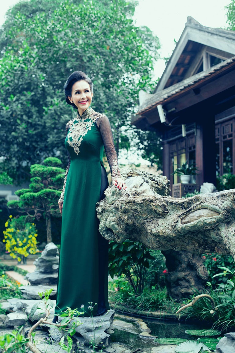 Diễn viên Diễm My quý phái trong tà áo dài Việt - 7 H.T