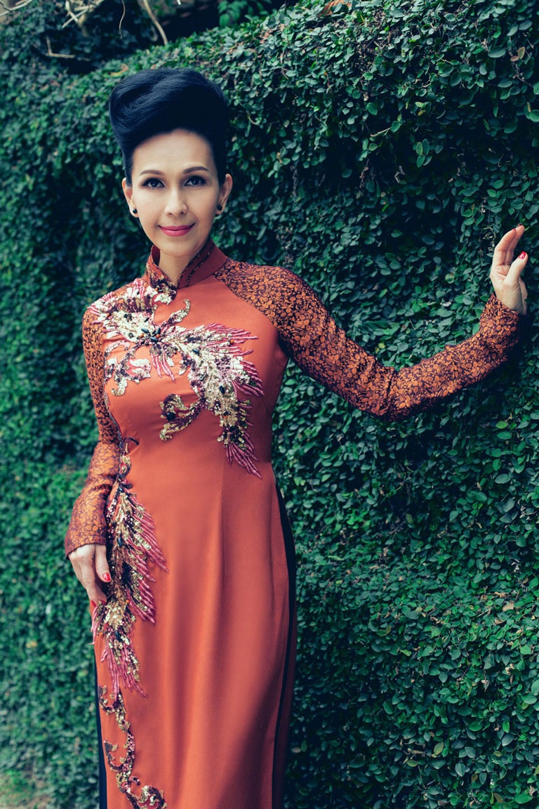 Diễn viên Diễm My quý phái trong tà áo dài Việt - 8 H.T