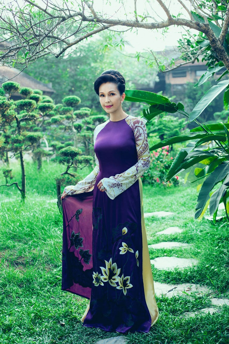 Diễn viên Diễm My quý phái trong tà áo dài Việt - 9 H.T