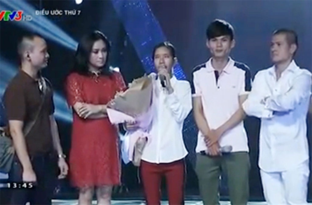 Uẩn khúc sau chuyện tình “vợ chồng hát rong” là gì? - 1 Uẩn khúc sau chuyện tình “vợ chồng hát rong” là gì?