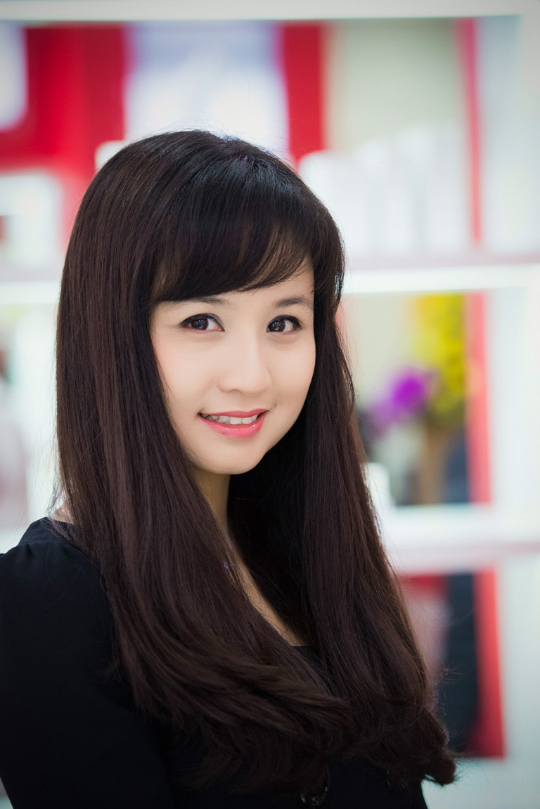 Hoa hậu Ngọc Hân, Vi Cầm rực rỡ bên hoa đào - 10 H.T