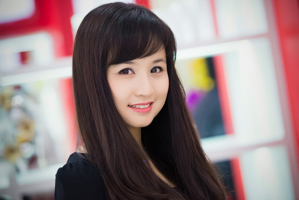 Hoa hậu Ngọc Hân, Vi Cầm rực rỡ bên hoa đào - 11 H.T