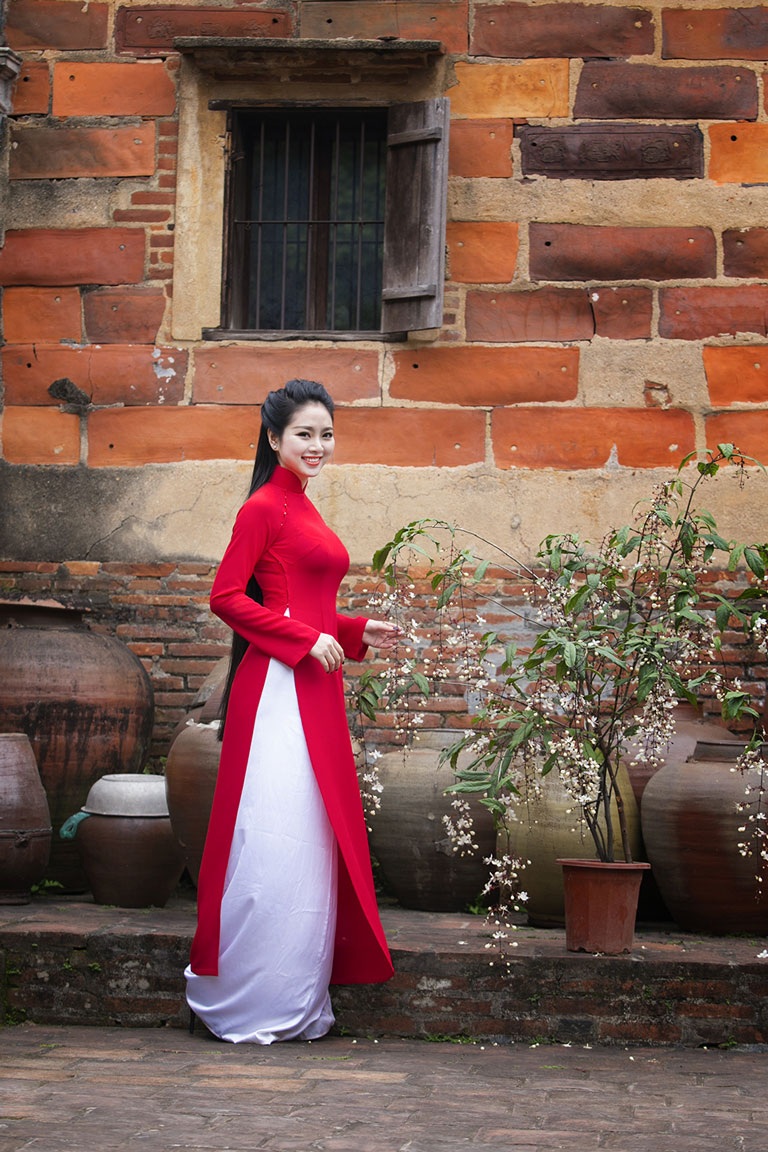 Hoa hậu Ngọc Anh diện áo dài đỏ rực đón xuân - 6 <b style=mso-bidi-font-weight:
normal>Hà Thanh