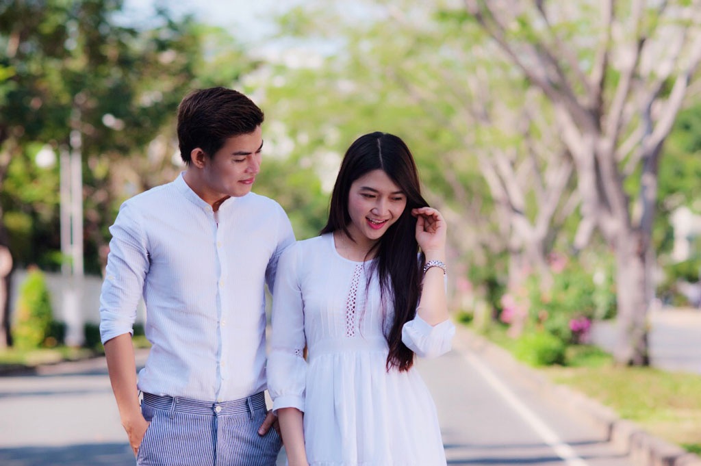 Bùi Caroon khoe giọng hát live trong clip hậu trường vui nhộn - 2 Một số hình ảnh Bùi Caroon và bạn diễn trong MV