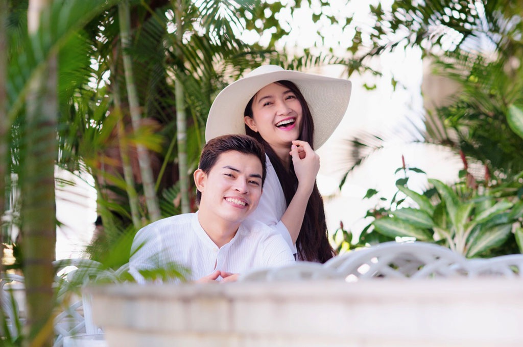 Bùi Caroon khoe giọng hát live trong clip hậu trường vui nhộn - 3 Một số hình ảnh Bùi Caroon và bạn diễn trong MV