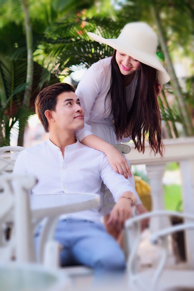 Bùi Caroon khoe giọng hát live trong clip hậu trường vui nhộn - 5 Một số hình ảnh Bùi Caroon và bạn diễn trong MV