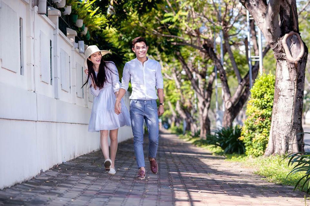 Bùi Caroon khoe giọng hát live trong clip hậu trường vui nhộn - 6 Một số hình ảnh Bùi Caroon và bạn diễn trong MV