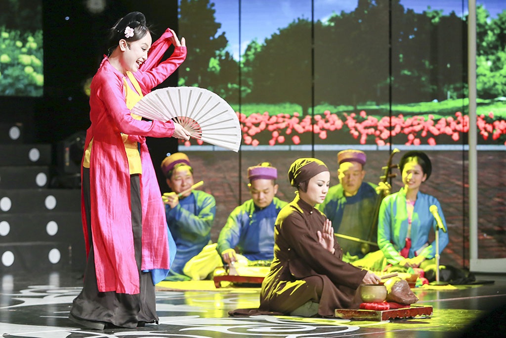 “Nắng xuân” rực rỡ trong chương trình đón Tết - 12 NSƯT Thu Huyền