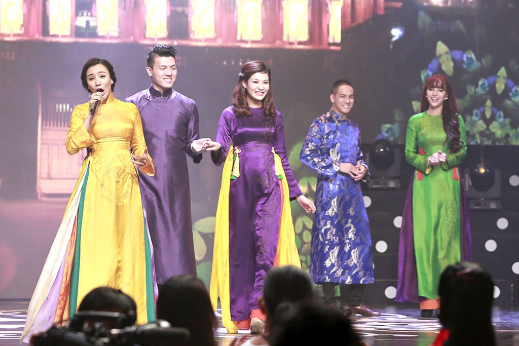 “Nắng xuân” rực rỡ trong chương trình đón Tết - 6 Nhiều nghệ sĩ nổi tiếng tham gia chương trình 12 Con giáp sẽ lên sóng những ngày tới