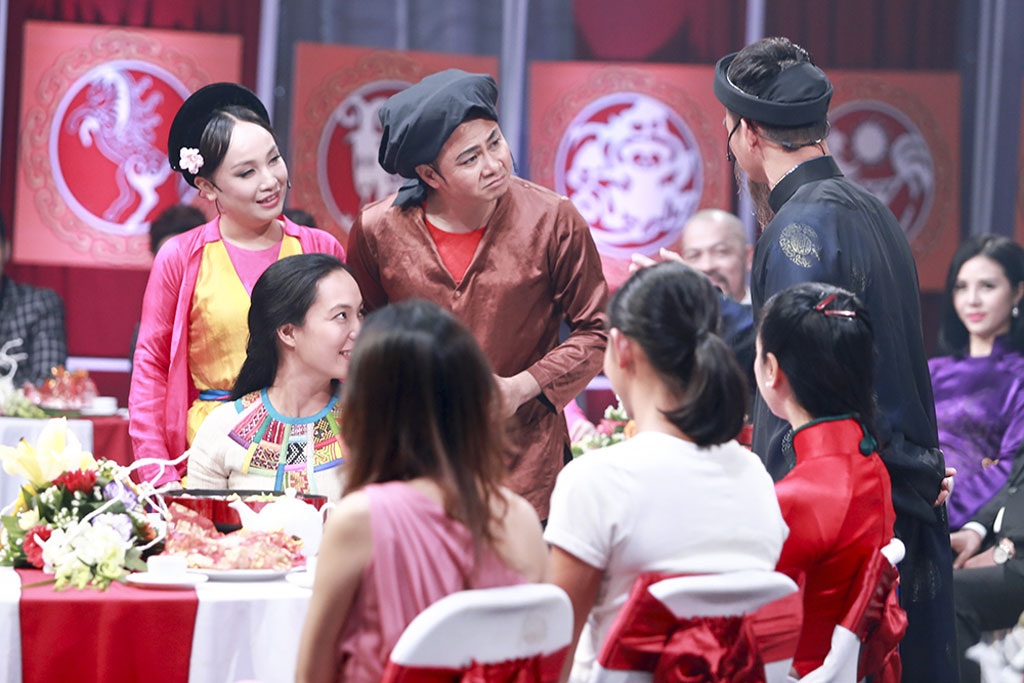 “Nắng xuân” rực rỡ trong chương trình đón Tết - 8 Nghệ sĩ hài Tự Long, Xuân Bắc dẫn chương trình cùng nhà báo Lại Văn Sâm