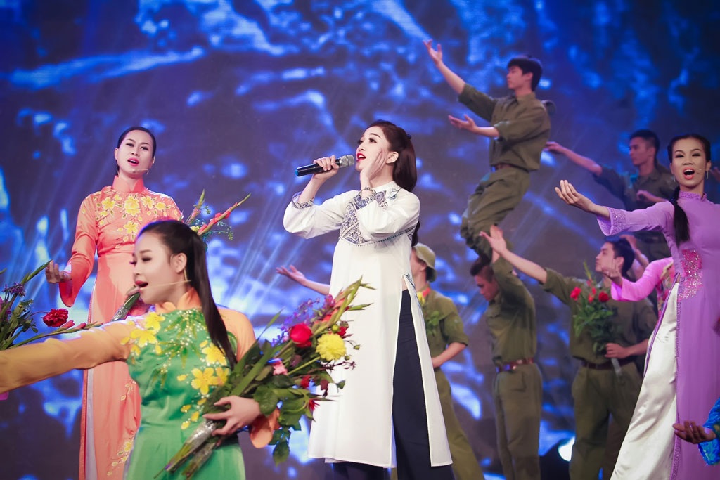 Phạm Thu Hà cảm xúc tươi mới tại Gala Giai điệu Tự hào - 2 Gala Giai điệu Tự hào 2014 phát sóng tối nay, 21/2 hứa hẹn nhiều tiết mục đặc sắc
