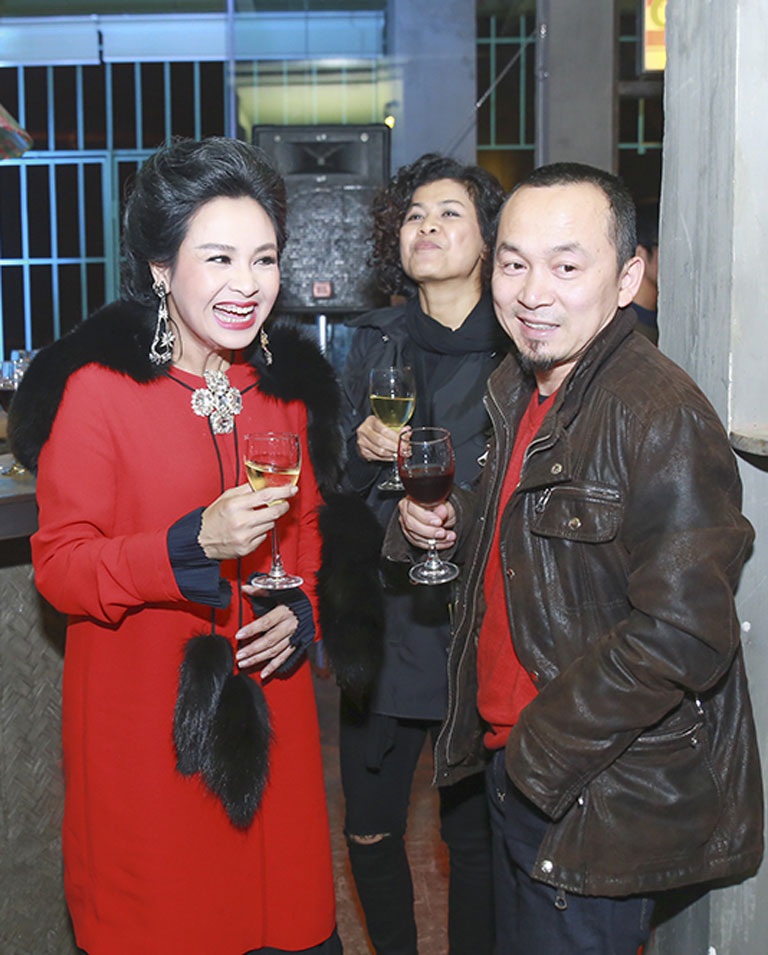 Nhạc sĩ Quốc Trung đến chúc mừng vợ cũ