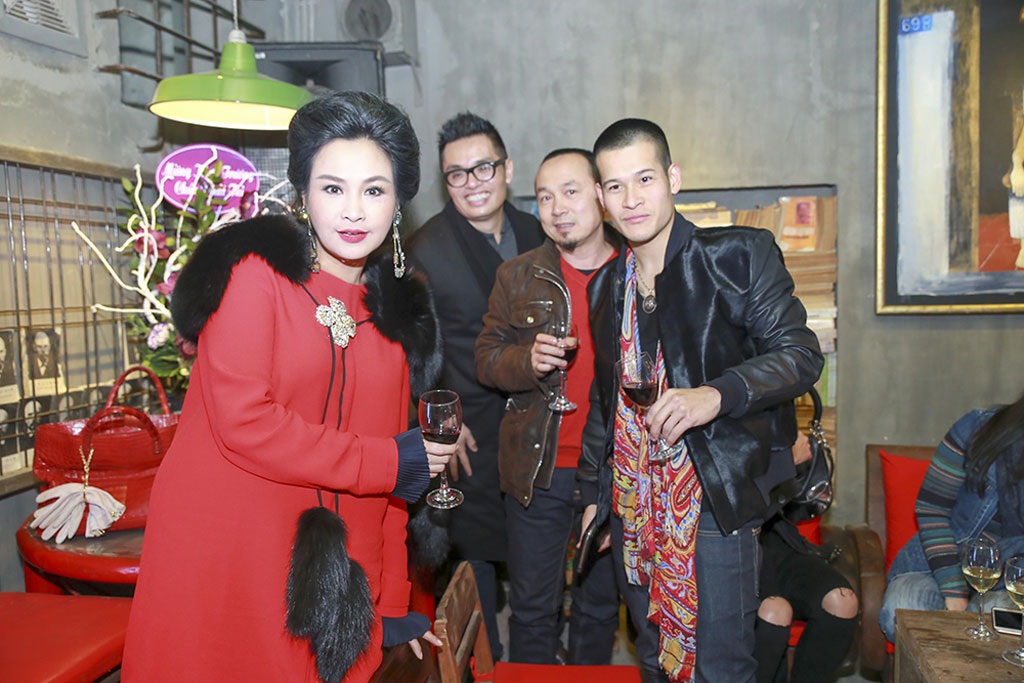 Đạo diễn Việt Tú cũng đến chúc mừng Thanh Lam